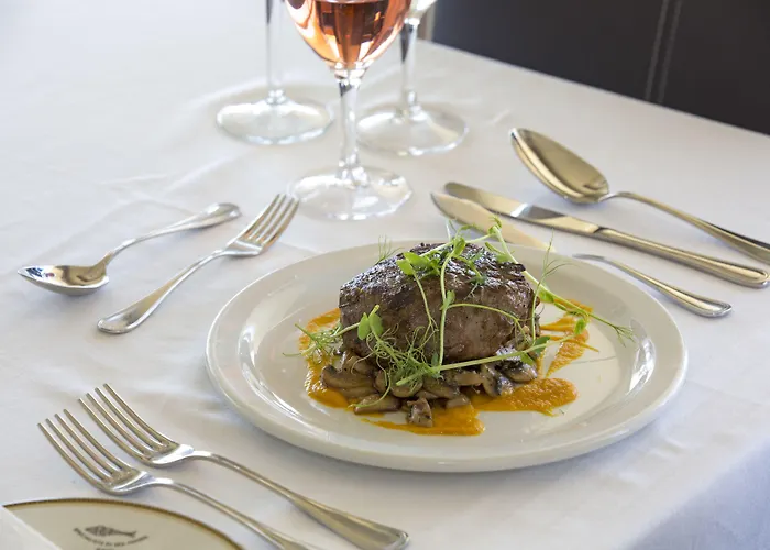 Gillieru Harbour Hotel