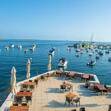 Gillieru Harbour Hotel