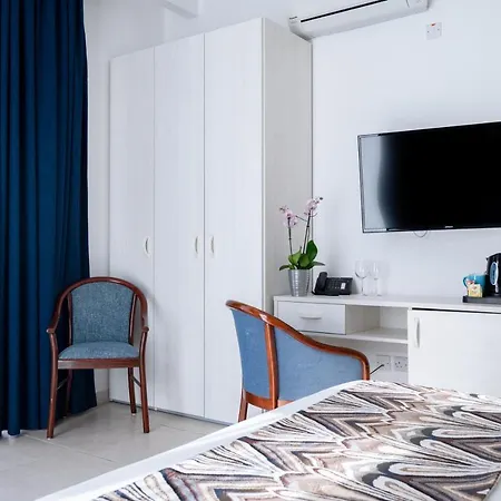 Gillieru Harbour Hotel