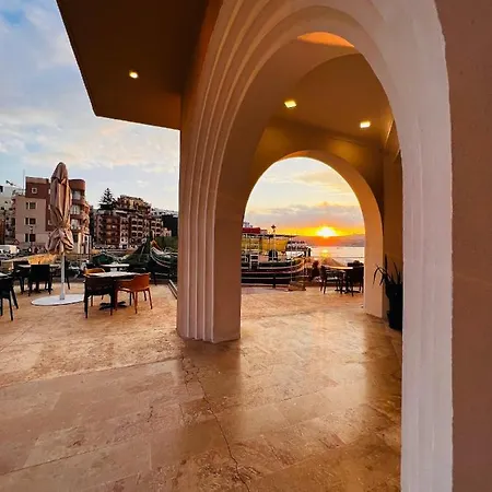 Gillieru Harbour Hotel