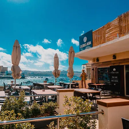 Gillieru Harbour Hotel