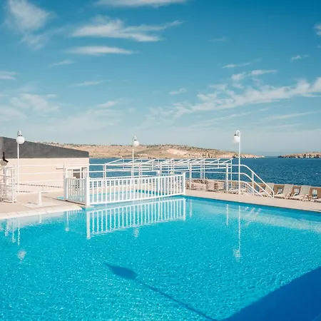 Gillieru Harbour Hotel