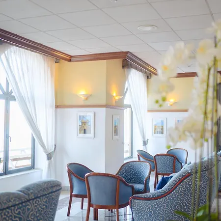 Gillieru Harbour Hotel 4*