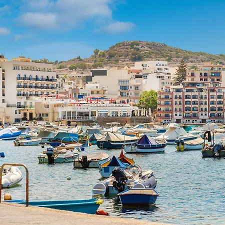 Gillieru Harbour Hotel 4*