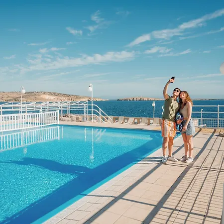 מלון Gillieru Harbour 4*
