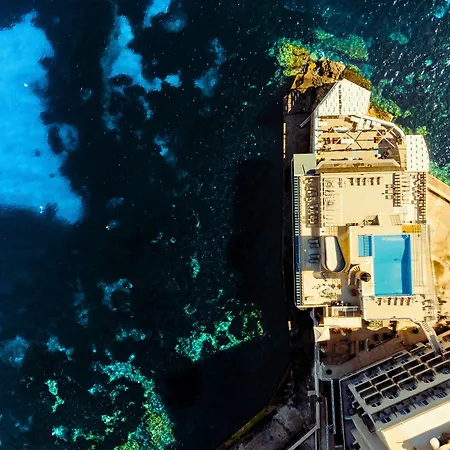 Gillieru Harbour Hotell