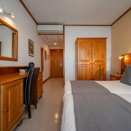 Gillieru Harbour Hotel 4*