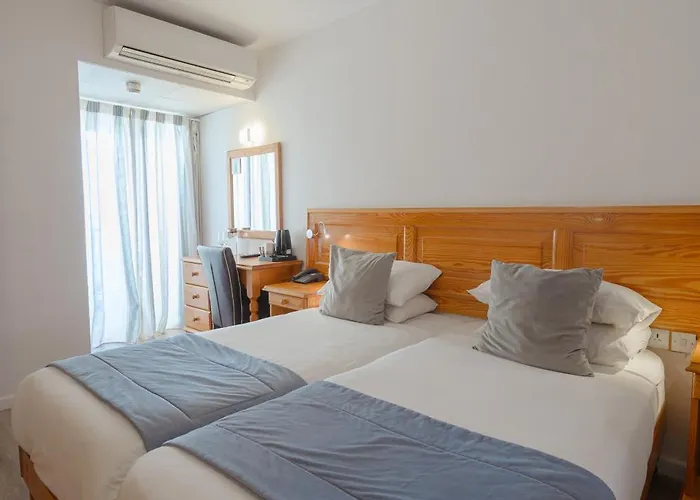 Gillieru Harbour Hotel