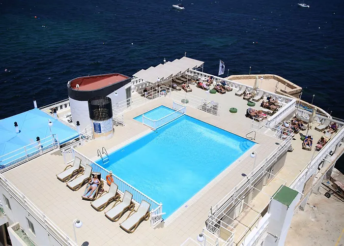 Gillieru Harbour Hotel 4*