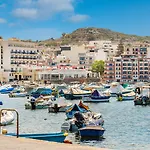 Gillieru Harbour Hotel 4*